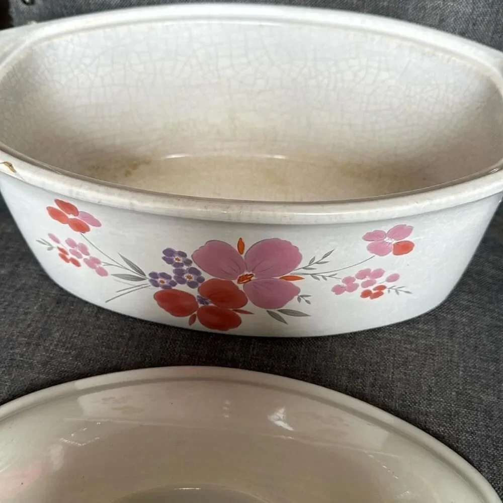 Vintage 1985 Galleria Collection Stoneware 2.4mtrs Covered Casserole Dish